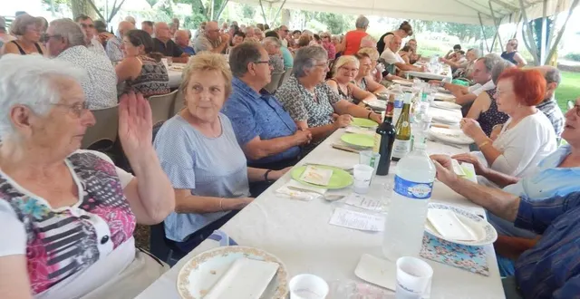 photo  134 convives ont dégusté la paella géante.  &copy;  le maine libre 