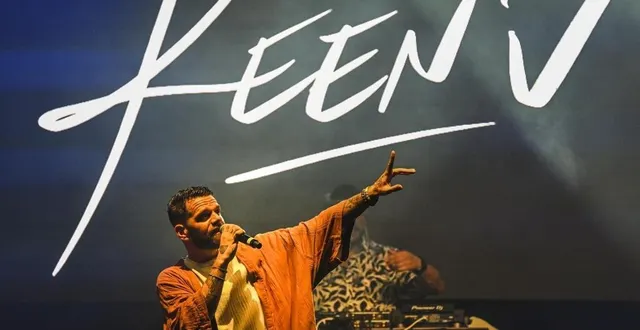 photo  le chanteur keen’v a conquis le public sarthois, malgré son erreur, pardonnée, sur le nom de la ville de tuffé.  &copy;  le maine libre – denis lambert 