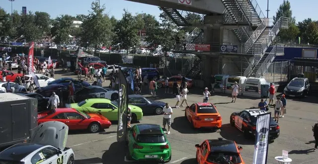 photo  500 voitures ont roulé sur le circuit bugatti par session de vingt minutes, durant le week-end du 19 au 20 août 2023, lors de la deuxième édition du big car show, au mans (sarthe).  &copy;  ouest france 