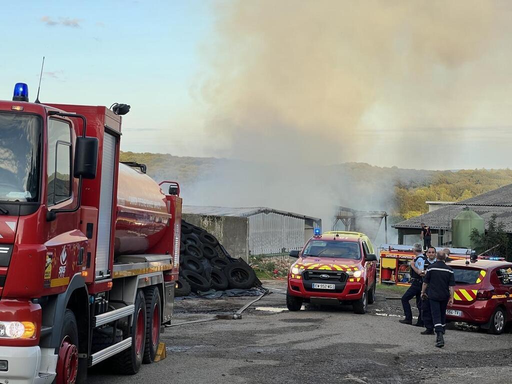 Incendie Orne C'est parti d'une étincelle » : 46 veaux meurent dans l'incendie de hangars - Alençon.maville.com