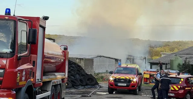 photo  deux bâtiments agricoles ont été détruits dans l’incendie chez une exploitation agricole à l’orée-d’écouves, dans l’orne.  &copy;  ouest-france 