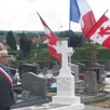 photo depuis l’été 44, le jeune sergent canadien wallace repose dans le cimetière de sainte-gauburge.