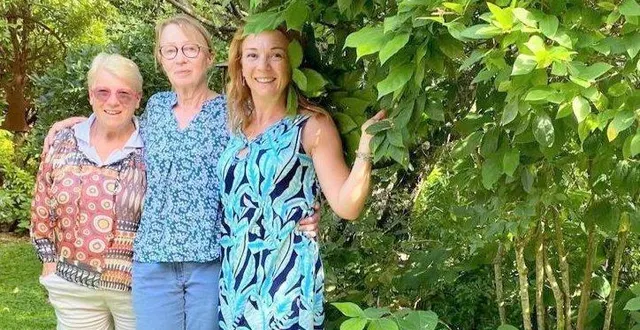 photo  marie-christine poirier propriétaire du jardin bleuenn, jocelyne dufeu présidente de l’association voix et harmonie et alexandra dufeu : artiste chanteuse, auteure, compositrice.  &copy;  ouest-france 