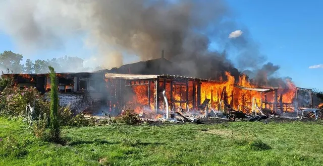 photo  un incendie s’est déclenché lundi 21 août 2023 au haras d’écouves, à boucé (orne). aucune victime n’est à déplorer.  &copy;  sdis orne 