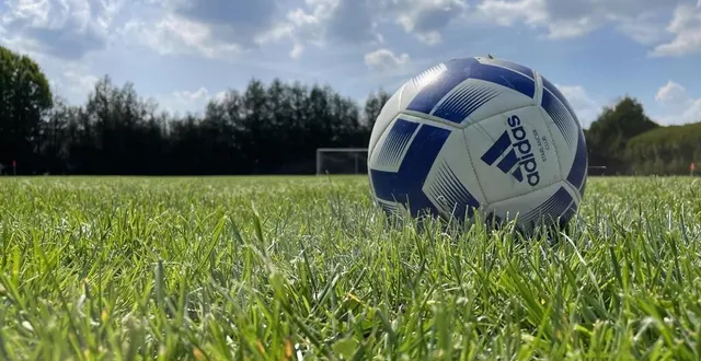 photo  depuis le covid, le football rural a malheureusement changé de visage. certains clubs ont du mal à résister.  &copy;  le maine libre 