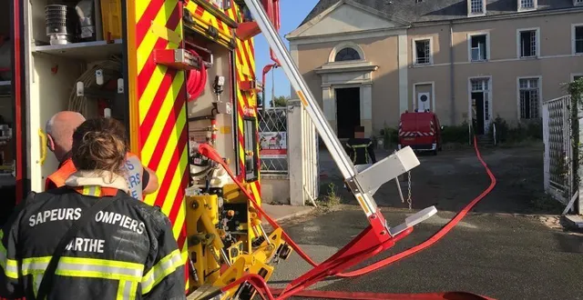 photo  les pompiers sont intervenus à l’ancien hôpital de la flèche ce mardi 22 août 2023 en début de matinée.  &copy;  le maine libre 