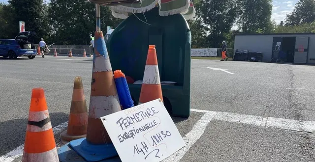 photo  la ferté-bernard, 22 août 2023. sur place, les agents relaient l’information auprès des usagers de la déchetterie fertoise.  &copy;  le maine libre 