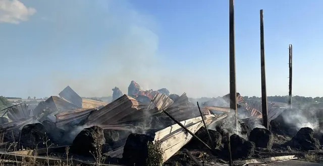 photo  une douzaine de sapeurs-pompiers sont intervenus pour éteindre l’incendie.  &copy;  archives ouest-france 
