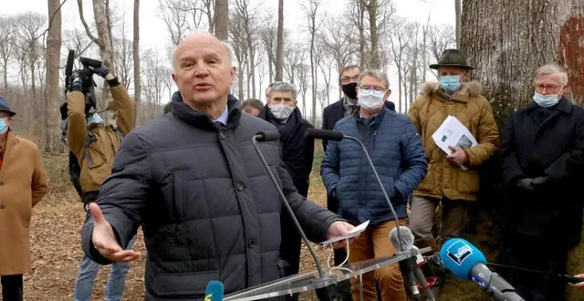 photo  le général jean-louis georgelin, lors de sa venue en forêt de bercé.  &copy;  ouest-france 