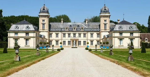 photo  le château de la chevalerie à arçonnay est détenu par l’architecte d’intérieur américain timothy corrigan.  &copy;  xavier bejot 