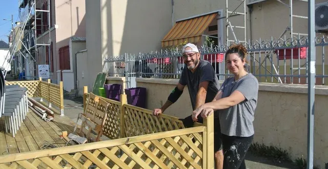 photo  sophie et aurélien verrier transforment le bar « chez manu » en « le saint-lazare » et seront prêts pour la traditionnelle foire aux oignons, vendredi 1er septembre.  &copy;  ouest-france 