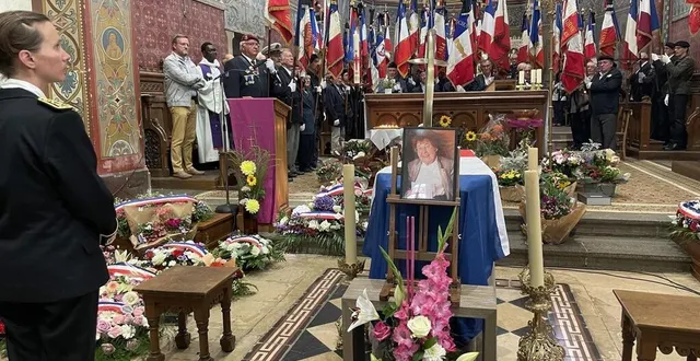 photo  dans l’église saint-vigor d’athis, plus de soixante porte-drapeaux étaient réunis autour du cercueil d’annette lajon. au premier plan à gauche, marie cornet, secrétaire générale de la préfecture, sous-préfète de l’arrondissement d’alençon.  &copy;  ouest-france 