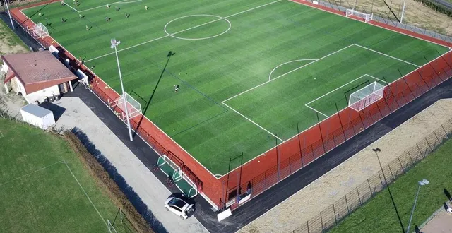 photo  le terrain synthétique de pruillé-le-chétif.  &copy;  mairie de pruillé-le-chétif 