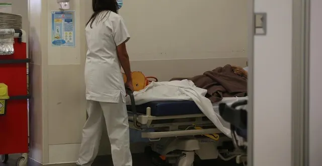 photo  une infirmière au service des urgences de l’hôpital d’arcachon, en août 2023.  &copy;  romain perrocheau, afp 