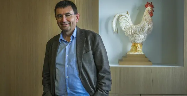 photo  denis lambert dans son bureau au siège du groupe à sablé-sur-sarthe, en 2020.  &copy;  photo le maine libre - denis lambert 