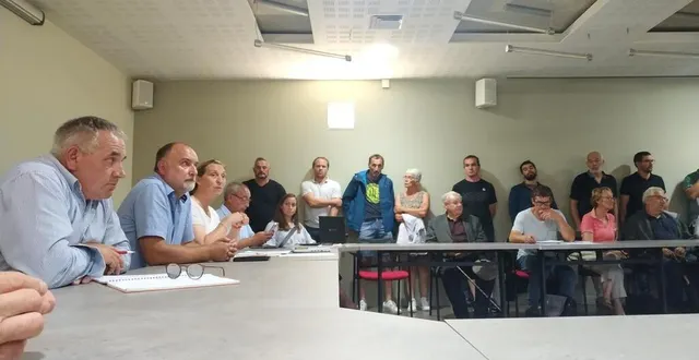 photo  les élus de la communauté de communes de la champagne conlinoise et du pays de sillé ont reçu les doléances des agriculteurs dans un dialogue relativement apaisé.  &copy;  le maine libre 