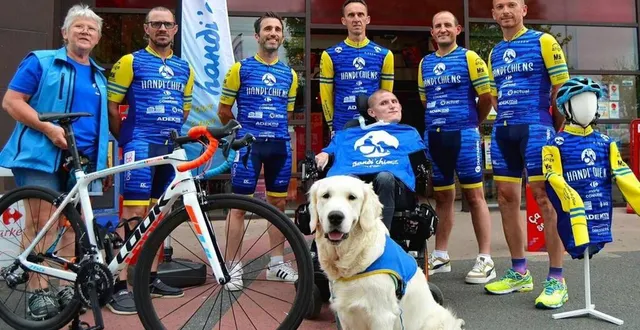 photo  deux équipes sarthoises sont engagées aux 24 heures vélo sous les couleurs de l’association handi’chiens.  &copy;  béatrice tison 