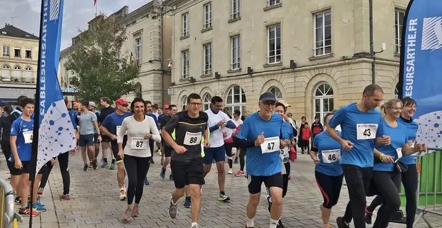 photo  en 2022, les virades de l’espoir avaient été organisées au départ de la place raphaël-élizé. ce sera sur le parking du parc du château cette année.  &copy;  archives ouest-france 