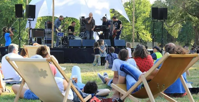 photo  les siestes, c'est le rendez-vous de la rentrée pour les amateurs de musiques actuelles. et une occasion pour se retrouver, gratuitement, en famille, dans un cadre enchanteur...  &copy;  archives ouest-france 