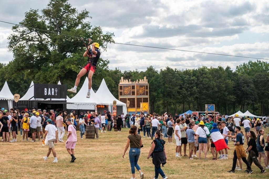 EN IMAGES. J1 Du V And B Fest’ 2023 : Public Déchaîné, Tyrolienne à ...