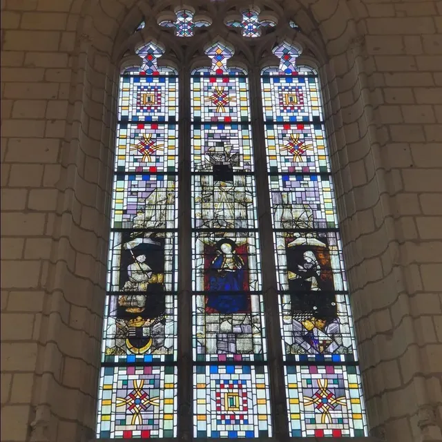 photo un vitrail de la grande chapelle, dans le château d’angers.  ©  tiphaine crézé