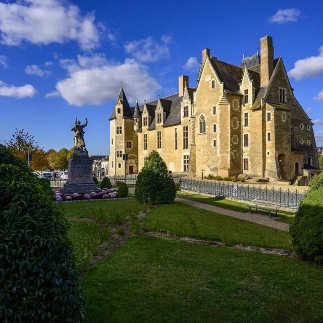 photo le château de baugé-en-anjou.  ©  l.zylberman/graphix-images