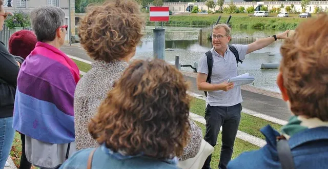 photo  thomas brochard lors de la visite de sablé-sur-sarthe, ici au bord de la sarthe, près du port de plaisance, samedi 26 août 2023.  &copy;  ouest-france 