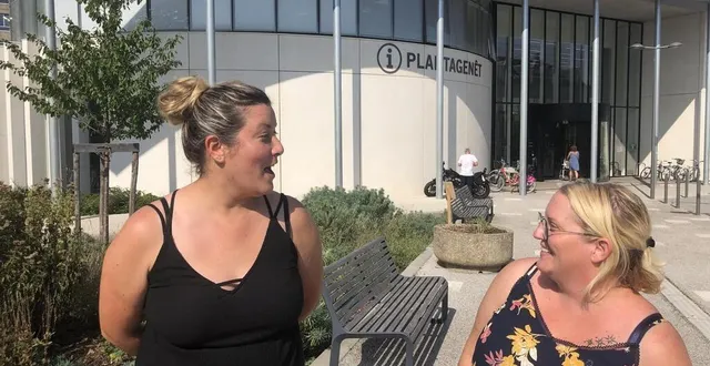 photo  rencontrées sur leur lieu de travail qu’est l’hôpital, devant le pavillon plantagenêt, camille betton et audrey picontin ont le sourire. les deux salariées emprunteront désormais le train à la nouvelle halte ferroviaire « le mans – hôpital – université » qui ouvre ce lundi, pour rallier leur domicile de montbizot à leur lieu de travail. fini la voiture !  &copy;  ouest-france 