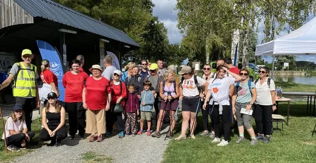 photo  plus d’une vingtaine de personnes ont accompagné les résidents de l’arche de la ruisselée au départ du premier circuit de 5 km  &copy;  ml 