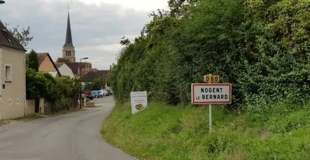 photo  entamée à vivoin dans le nord sarthe, une course-poursuite entre un automobiliste et la gendarmerie s’est terminée à nogent-le-bernard à une trentaine de km de là, lundi 28 août 2023. le conducteur et son passager ont ensuite pris la fuite à pied et n’ont pas été retrouvés.  &copy;  le maine libre 