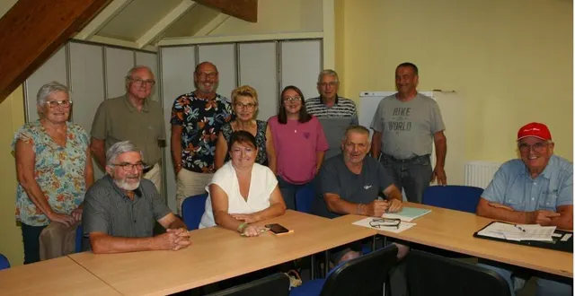 photo  le bureau de l’association fillé en fête au complet pour la dernière réunion d’organisation de la fête du village le 2 septembre.  &copy;  le maine libre 