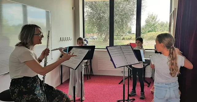 photo  les curieux peuvent venir s’essayer à de nombreux instruments tels que la flûte, contrebasse, piano, violoncelle, cor, saxophone ou la harpe.  &copy;  ouest-france 