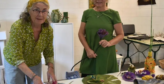 photo  annie et pascale partagent leur passion à l’atelier.  &copy;  le maine libre 