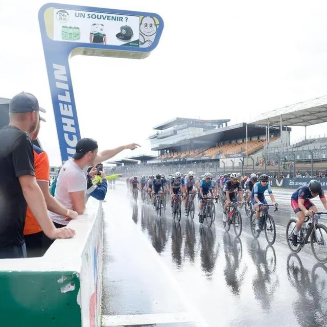 photo samedi 26 août, la 14e édition des 24 heures vélo sur le circuit bugatti a été un moment perturbé par la pluie.  ©  dominique breugnot photographer
