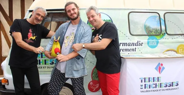 photo  boris aux côtés de willy et de jack du groupe normand willy et les conquérants venu les interviewer à l’occasion de leur dernière représentation estivale de leur spectacle musical, le rêve de l’escargot qui a remporté un vrai succès.  &copy;  ouest-france 