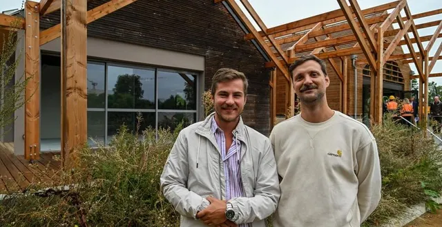 photo  angers, rue larrey, 31 août 2023. nicolas rondeau et charles-henri de froissart ont huit ans pour faire du restaurant situé en contrebas de l’hôpital, face à la maine, un nouveau lieu incontournable pour les angevins et les touristes.  &copy;  co – laurent combet 