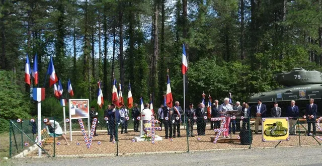 photo  cette année encore, la cérémonie commémorative de la libération a rassemblé nombre de personnes, fidèles au souvenir  &copy;  le maine libre 