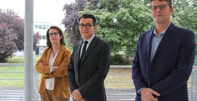 photo  le nouveau proviseur du lycée d’estournelles-de-constant de la flèche, marc dufeu, entouré de ses adjoints, valérie poulard et benjamin briand.  &copy;  ouest-france 