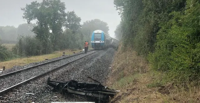photo  ce vendredi 1er septembre 2023, un train a percuté un camion sur un passage à niveau à chemillé-en-anjou.  &copy;  ouest-france 