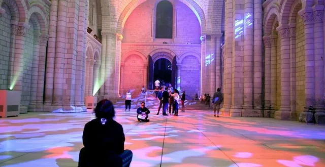 photo  le spectacle des étoiles de fontevraud attire aussi le public en nocturne.  &copy;  archives co 