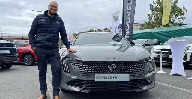 photo  chez peugeot, on espère vendre entre 15 et 20 voitures durant le week-end.  &copy;  le maine libre 
