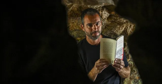 photo  nicolas fernand journaliste au maine libre, publie son premier livre inspiré par un fait divers survenu en 1948.  &copy;  le maine libre - denis lambert 