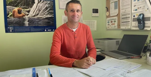 photo  arnaud deceroit, directeur de l’école publique d’écouché-les-vallées.  &copy;  ouest-france 