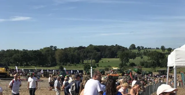 photo  la 45e édition de la fête de la terre à ronfeugerai, commune déléguée d’athis-val-de-rouvre, dans l’orne a attiré 2 500 personnes selon les premières estimations.  &copy;  ouest-france 