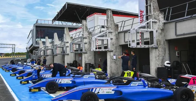 photo  les 60 000 places pour la deuxième édition du gp explorer sont parties en 45 minutes.  &copy;  denis lambert 