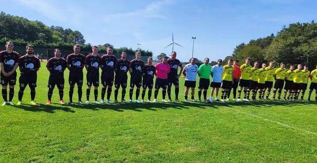 photo  belle ambiance à la fin du match de coupe de france, dimanche. l’équipe première accueillait les sarthois de clermont-créans (r3). les locaux se sont imposé trois buts à un à l’issue d’une partie « physique », selon david hermagné, le président du club local. la satisfaction est présente pour éric durand, le coach local, qui se félicite de cette victoire « méritée » selon son appréciation.  &copy;  ouest-france 