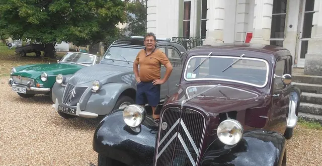 photo  jean-marie auger devant une traction 11 légère de 1938, une 2 cv de 1960 et une mgb de 1966.  &copy;  ouest-france 