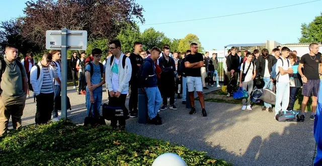 photo  le temps de l’appel en ce jour de rentrée.  &copy;  le maine libre 