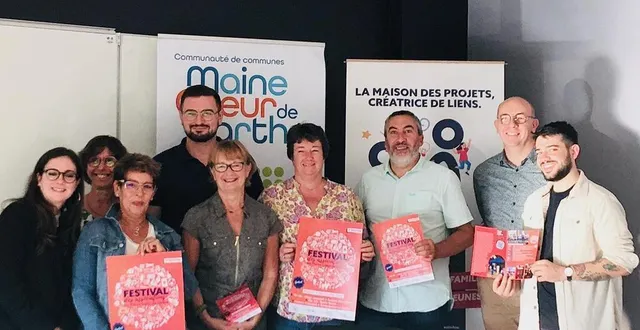 photo  l’équipe des élus et la maison des projets présentent la deuxième édition du festival des associations en maine cœur de sarthe.   &copy;  le maine libre 