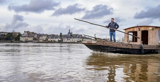 photo  la loire et, en toile de fond, saint-florent-le-vieil : deux fers de lance du tourisme dans les mauges.  &copy;  dominique drouet 